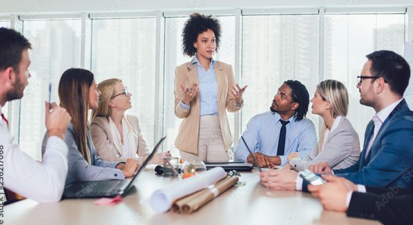 The Quiet Rise of Private Networks: Why Elite Entrepreneurs Are Abandoning Mass Visibility for Curated Circles